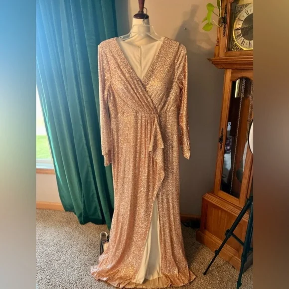Stunning Mermaid Rose Gold Sequined Dress with Sleeves and Slit - Picture 6 of 16